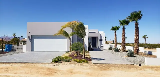 Fachada de la villa